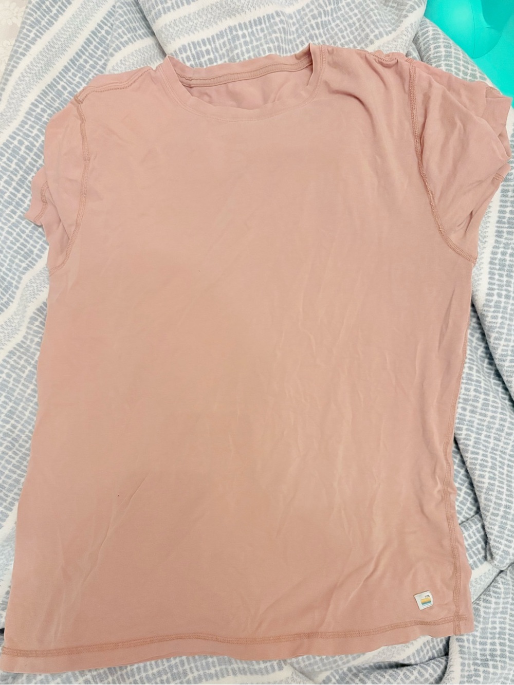 Vuori Men’s Strato Tech Tee Performance L Shirt Short Sleeve Orange/ Rust/Salmon